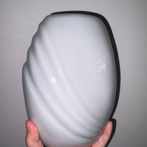 Vintage 80s Mod Light Gray Wave Vase - Picture 2 of 8